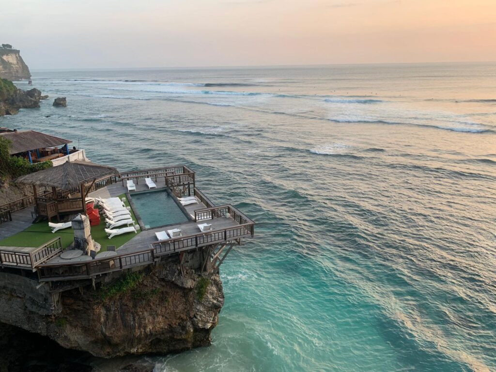 Uluwatu beach with swimingpool